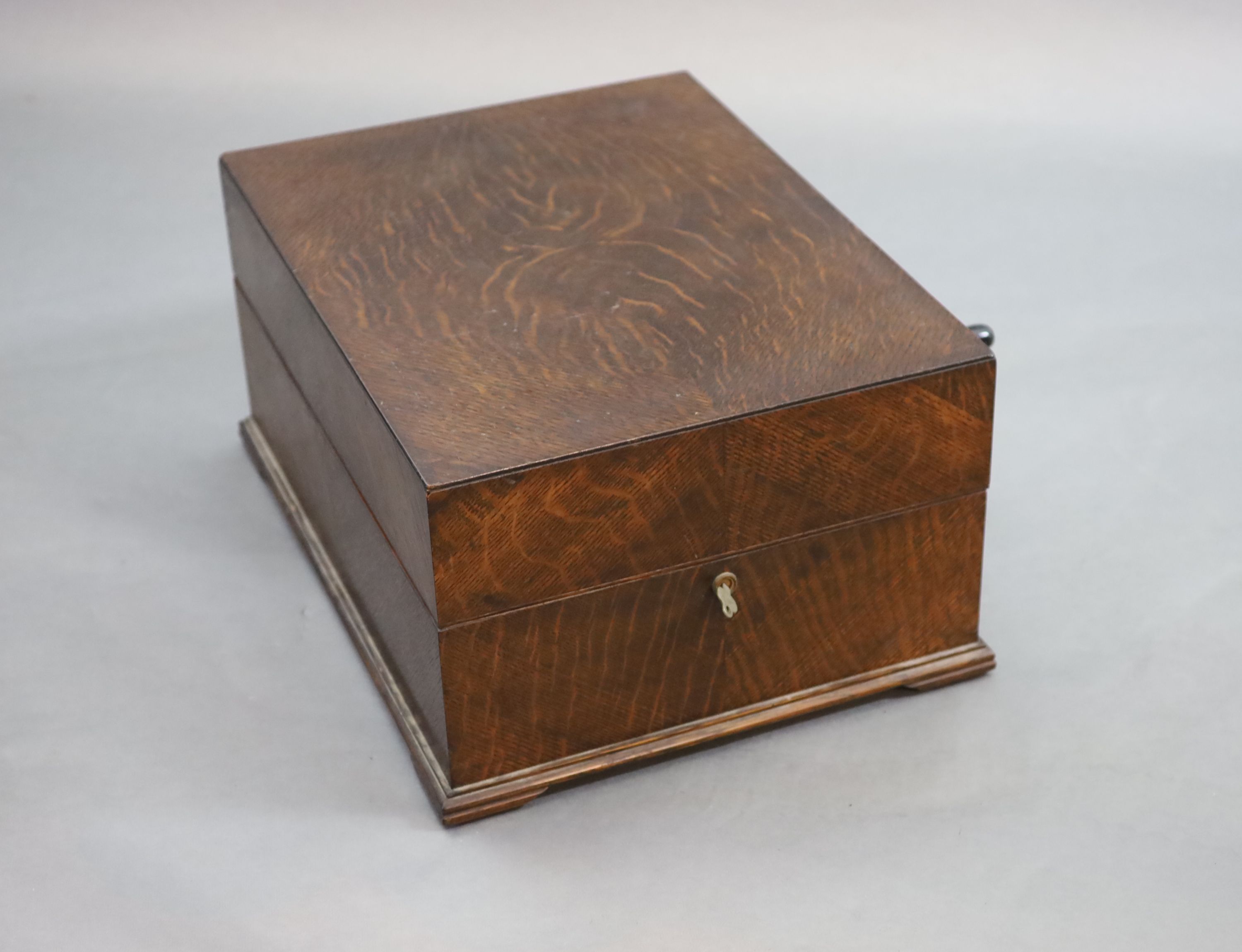 A HMV Lumiere model oak cased 460 gramophone, c1925, closed measurements 42cm wide, 55cm deep, 27cm high.
